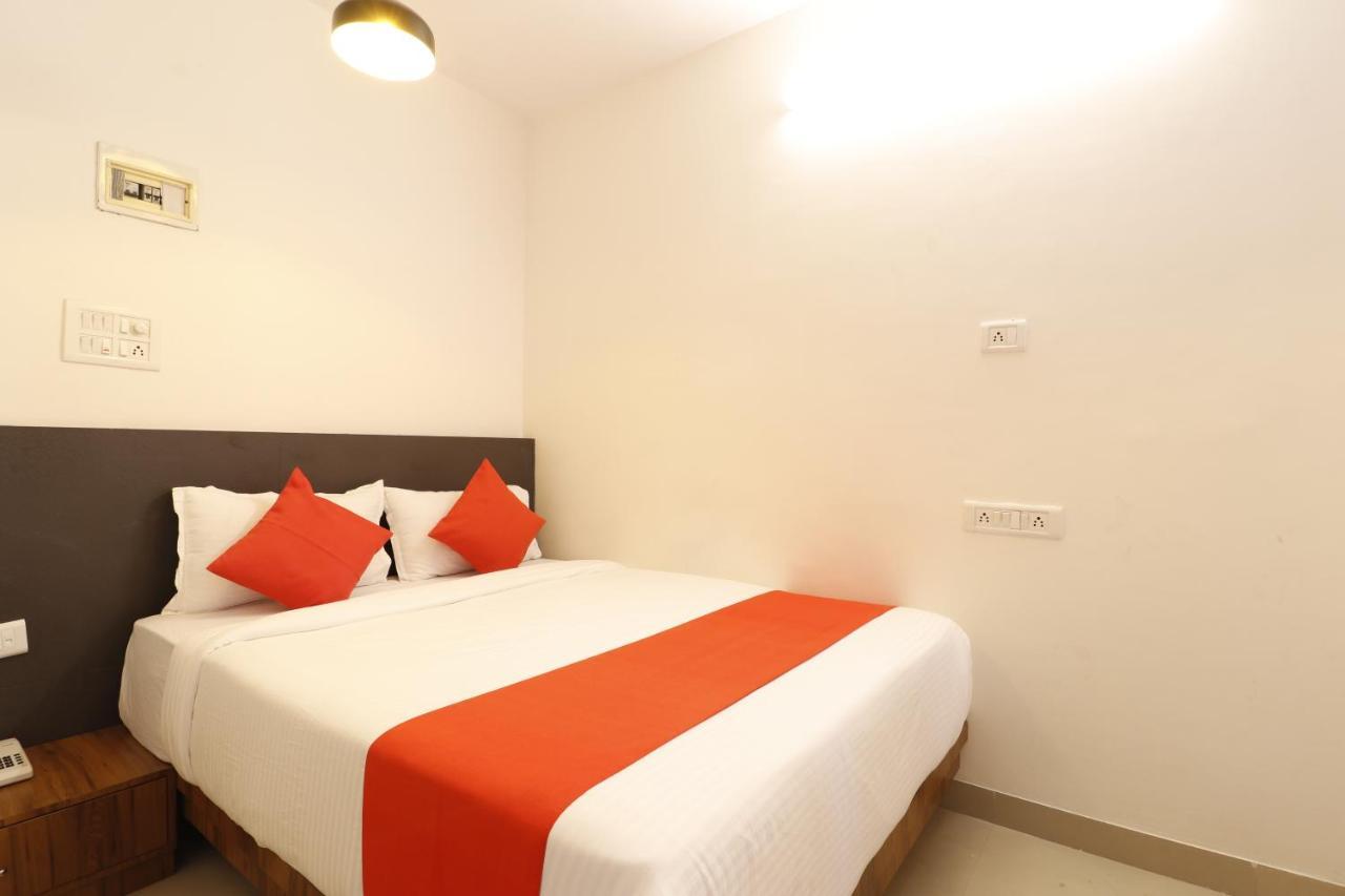 Hotel Crystal Inn Mumbai  Buitenkant foto